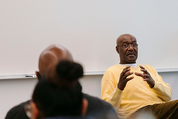 Alumn Delroy Lindo speaking to a class